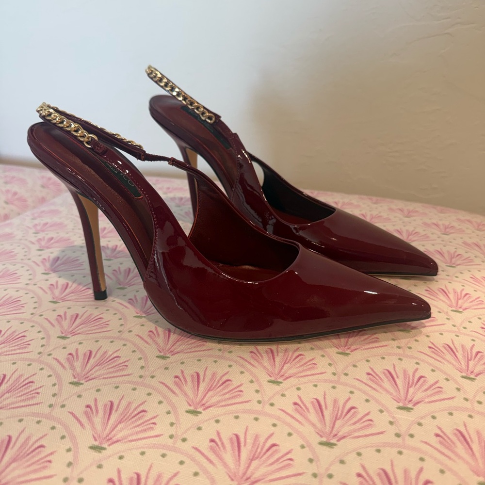 Tony Bianco Burgundy Patent Slingback Pumps with Gold Chain - Picture 2 of 6